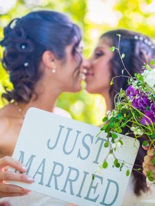 “Faço seu casamento gay de graça”: Campanha bomba na web após recomendação da OAB