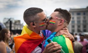 Mais de 100 paradas gay foram adiadas ou canceladas no mundo