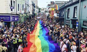 Brighton Pride irá homenagear profissionais da saúde
