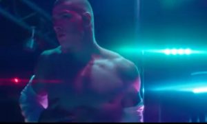 (Vídeo) Comercial de cueca quente mostra strip masculino