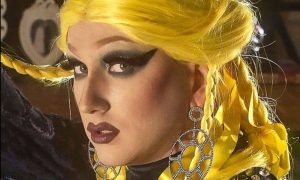 Drag Queen Gallaxia estreia como cantora e compositora com “Pira”