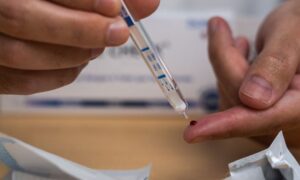 Autoteste de HIV chega às farmácias brasileiras