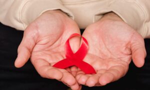 Novo caso de possível cura do HIV pode representar avanço maior que os anteriores