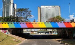 Pintura arco-íris de Brasília é maior do país