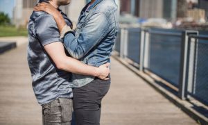 OnlyFans bane vídeo de sexo em lugares públicos