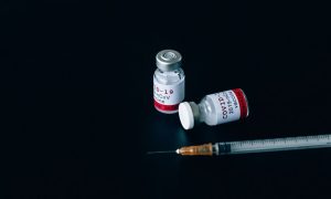 Governo inclui pessoas com HIV no grupo prioritário da vacinação para Covid-19