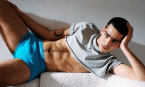 Omar Ayuso estrela campanha LGBT da Calvin Klein (fotos)