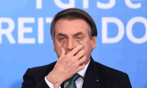 Bolsonaro afirma que pauta LGBT “destroem a família”