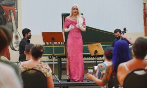 Drag Queen apresenta ópera em Jaraguá do Sul